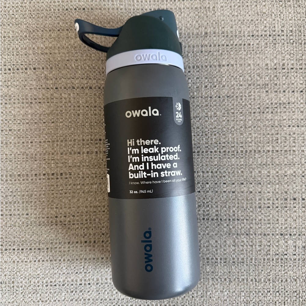 NWT Owala FreeSip Insulated Stainless Steel 32 oz Water Bottle